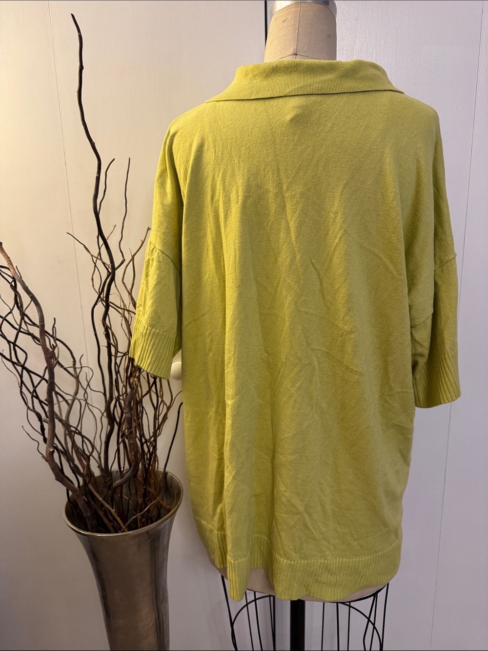Relaxed Collared V-Neck Short Sleeve Top in Lime Green - Picture 4 of 6